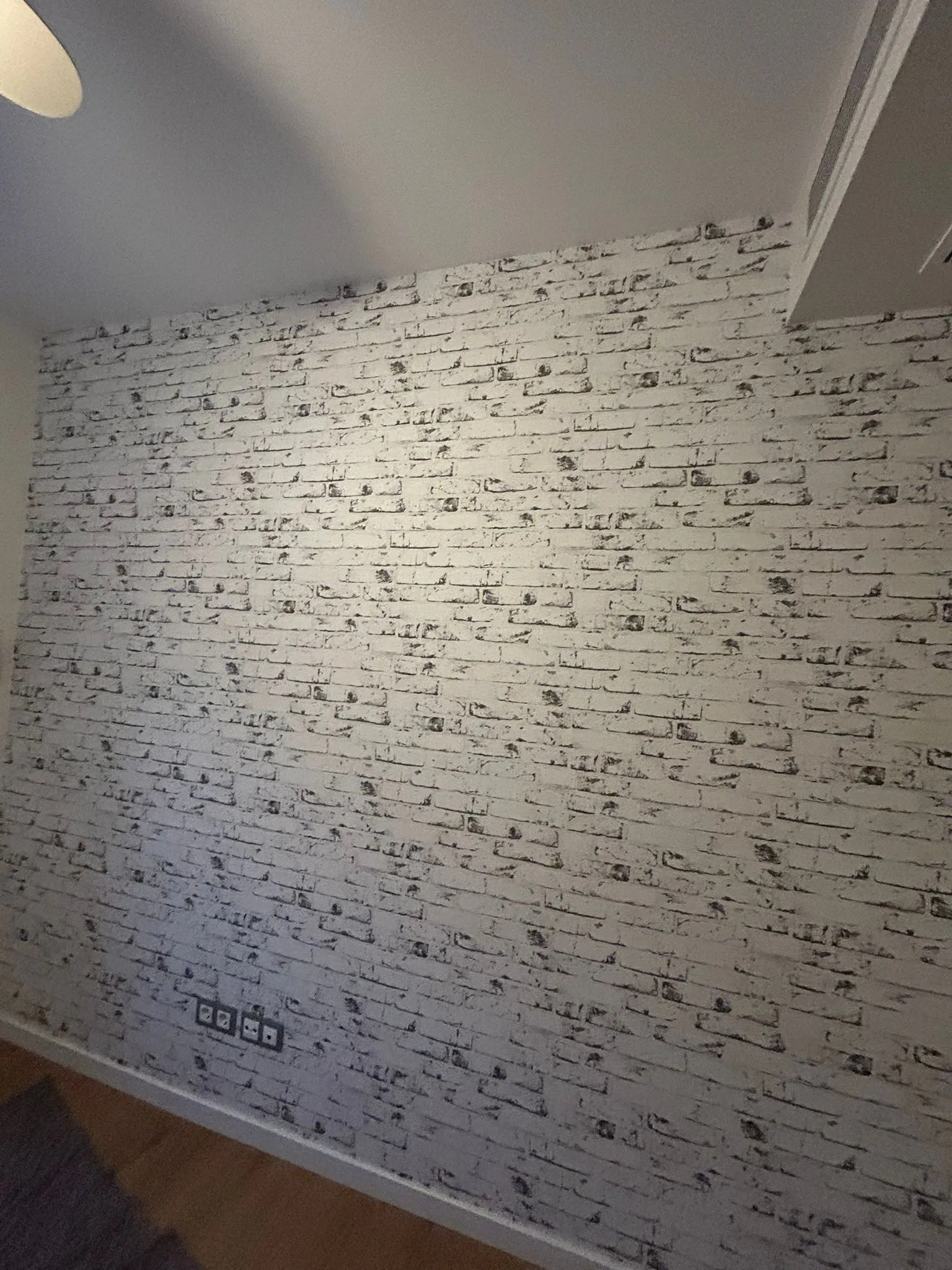 Acabado impecable en instalación de papel pintado.