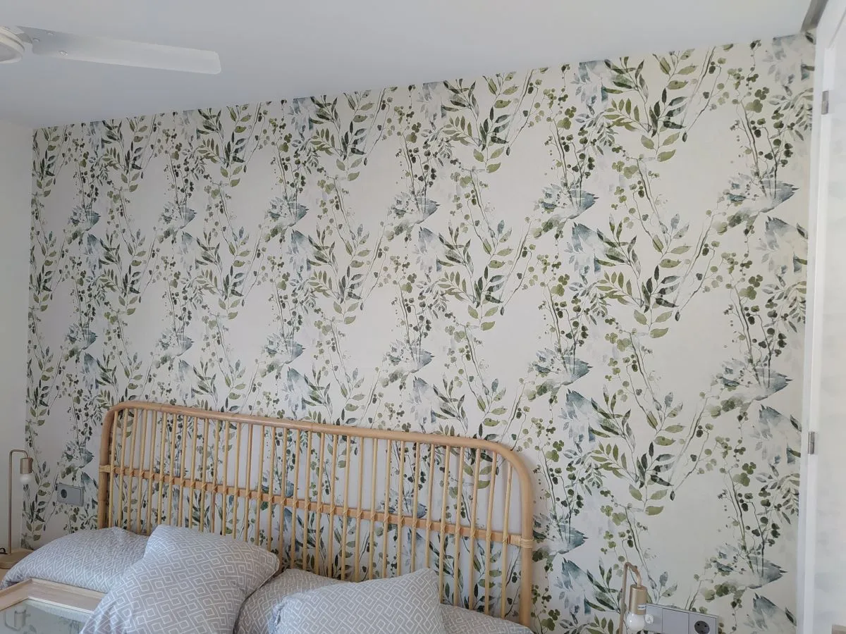 Instalación impecable de papel pintado en Sevilla capital.