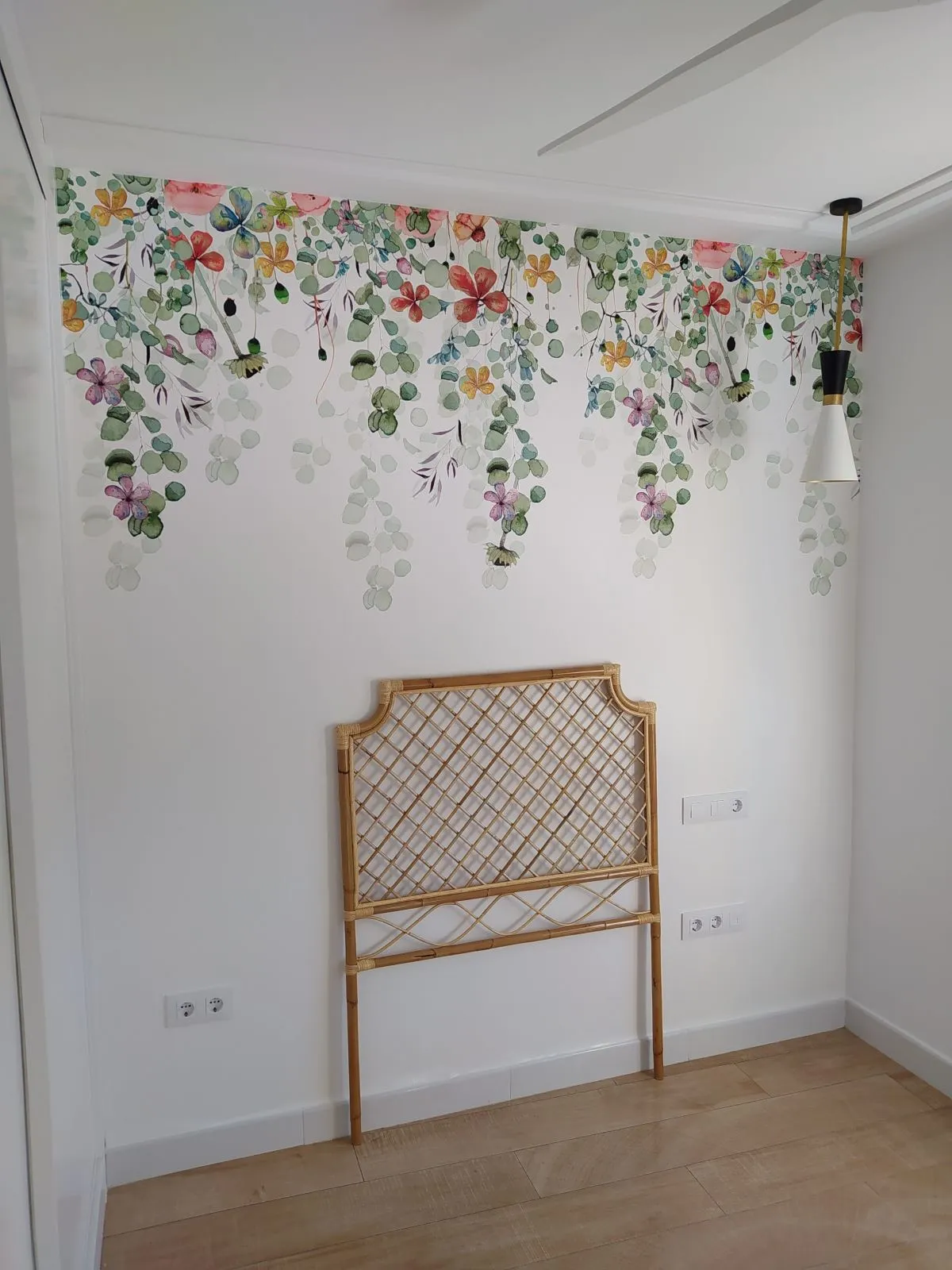 Decoración infantil con papel pintado de alta calidad en Sevilla.