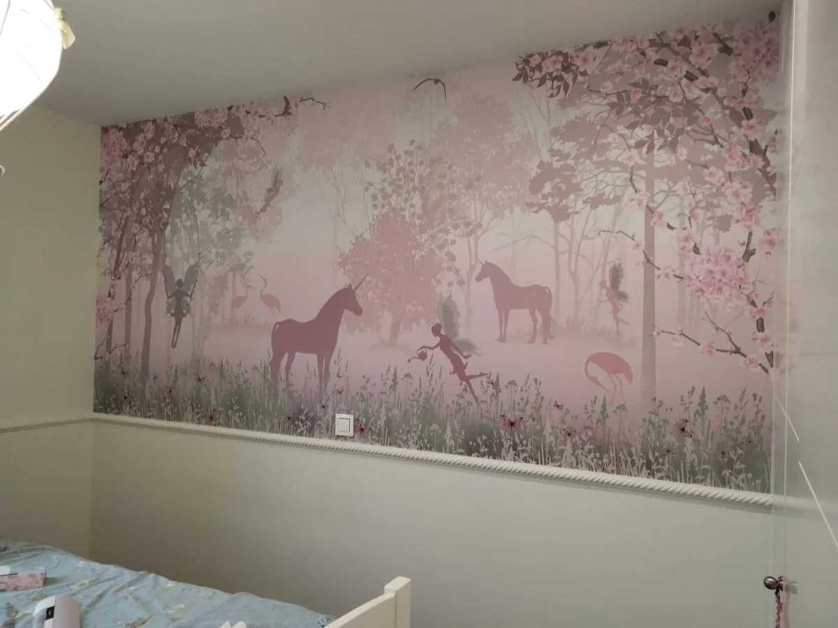 Especialista en empapelar habitaciones infantiles en Sevilla.