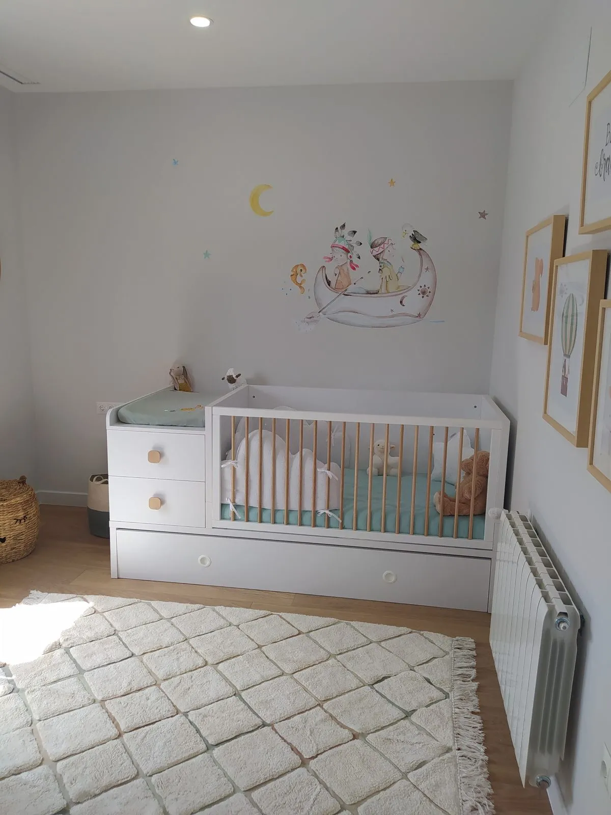 Papel pintado para niños en Sevilla, instalación rápida y limpia.